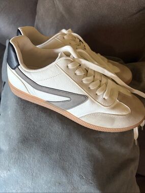 Dolce Vita White and Gray Low-Top Sneakers